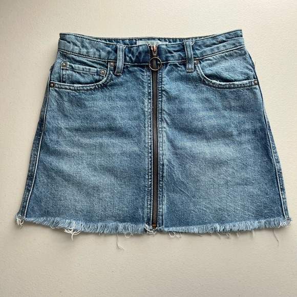 Free People Zip It Up Jean Mini Skirt size 24 Blue Front Zip Raw Frayed Hem - Picture 5 of 9